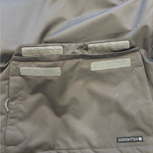 686 Snowboard Jacket - Picture 5 of 9